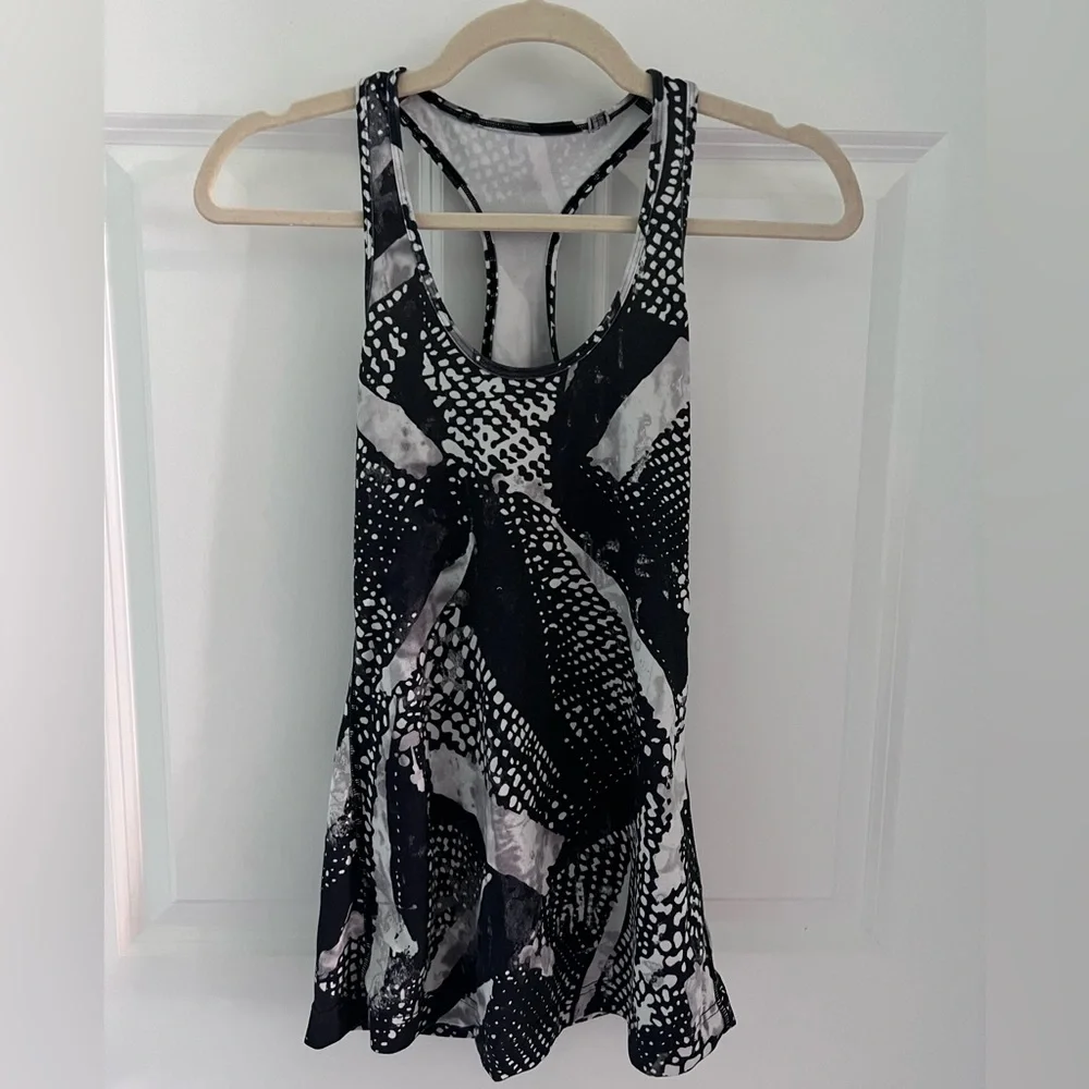 SIZE FOUR LULULEMON RACERBACK TOP - Picture 1 of 3